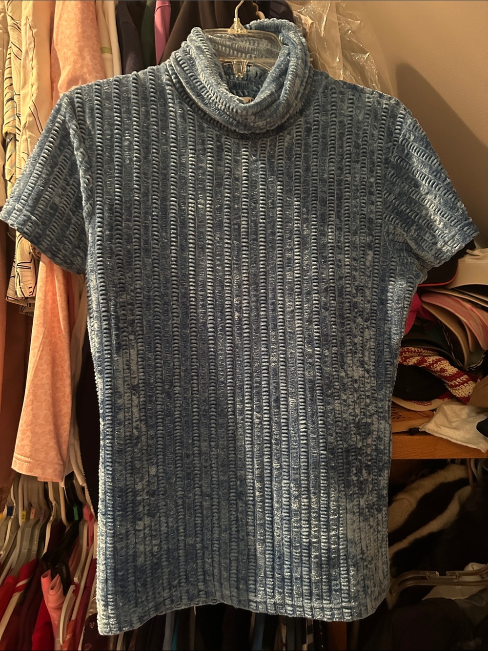 Ribbed Velvet Short-Sleeve Turtleneck Top - Dusty Blue